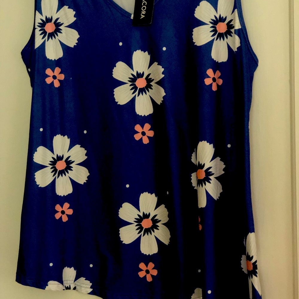 Brand new Womens top size XXL, NWT